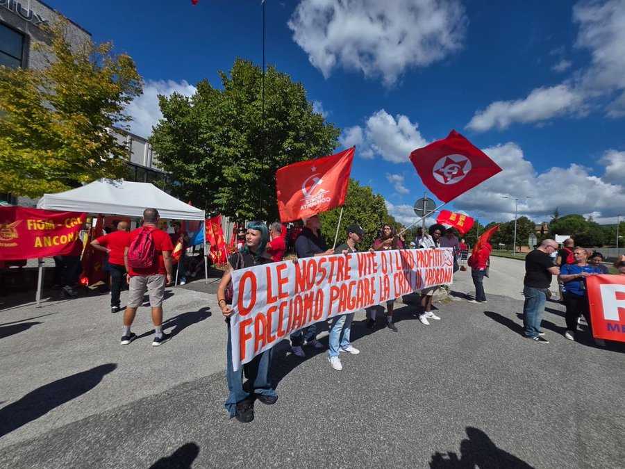 Communist Front - Italy - workers on strike